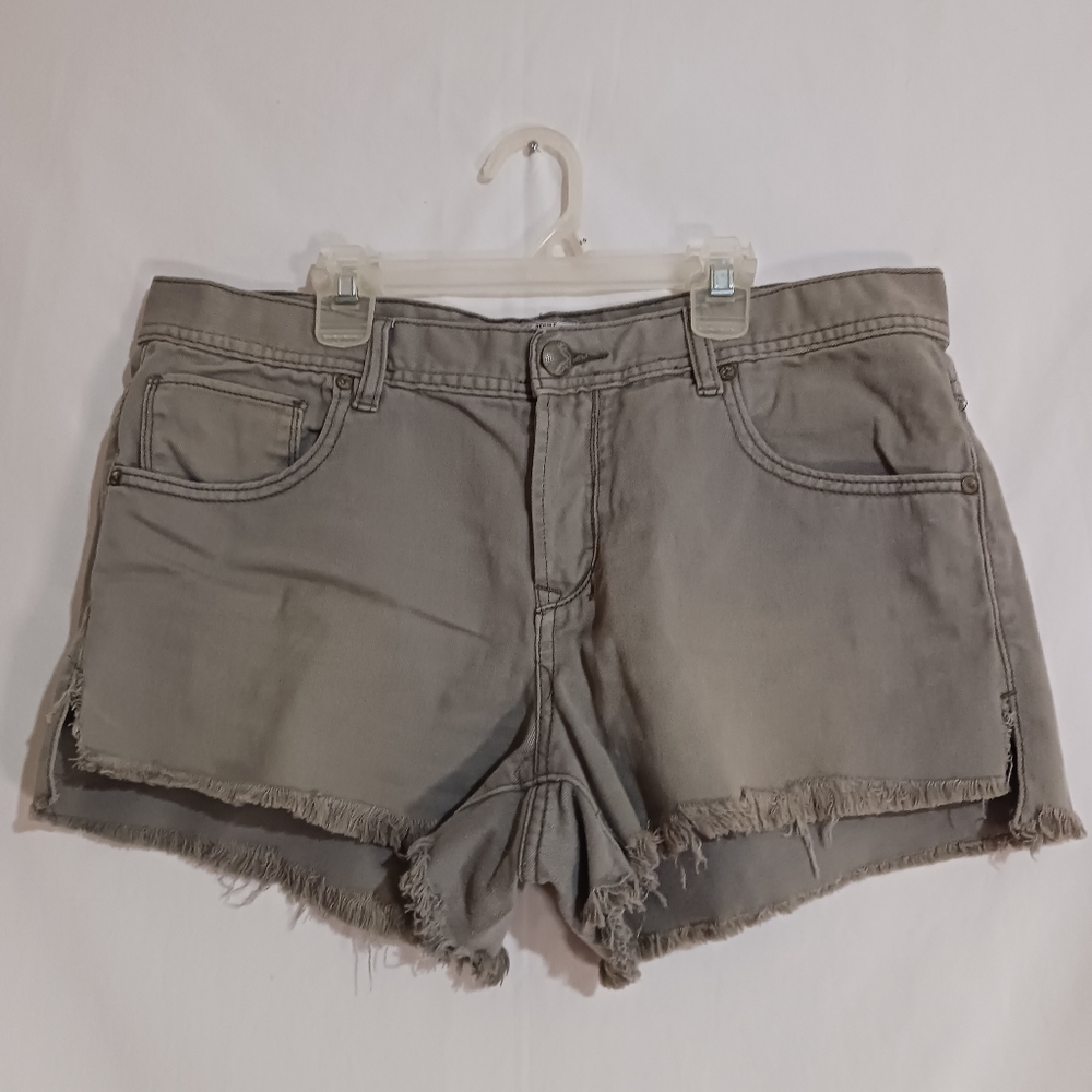 🎉 Free People Gray Cut-Off Shorts Size 31